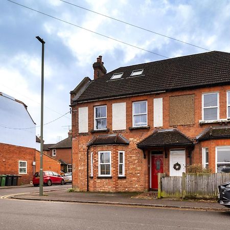 Family Home In Central Guildford With Parking Buitenkant foto