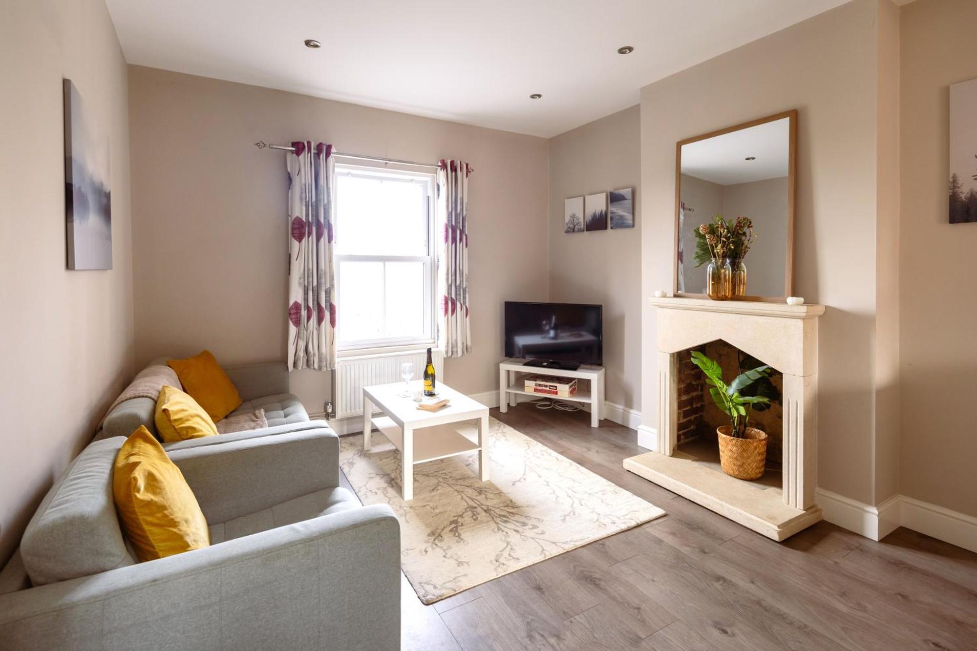 Family Home In Central Guildford With Parking Buitenkant foto