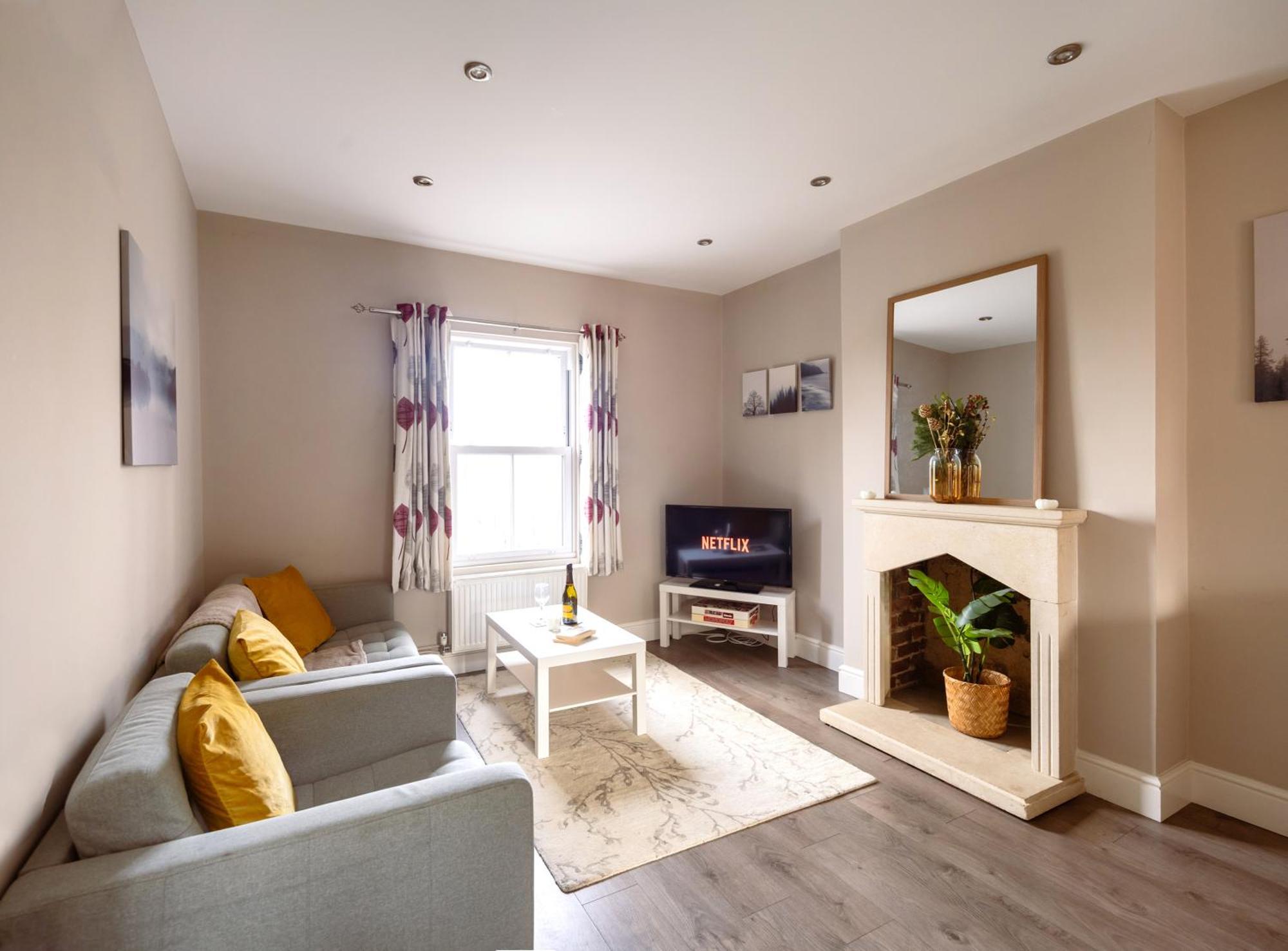 Family Home In Central Guildford With Parking Buitenkant foto