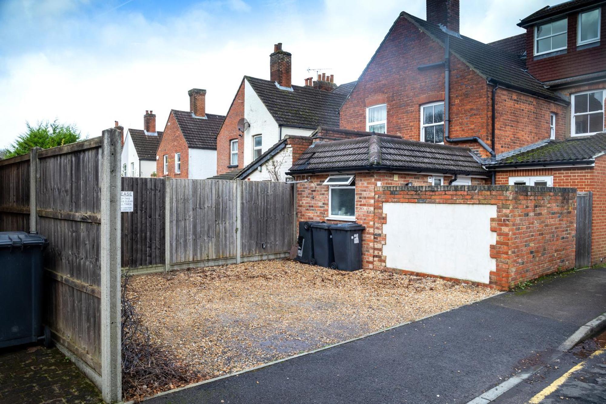 Family Home In Central Guildford With Parking Buitenkant foto