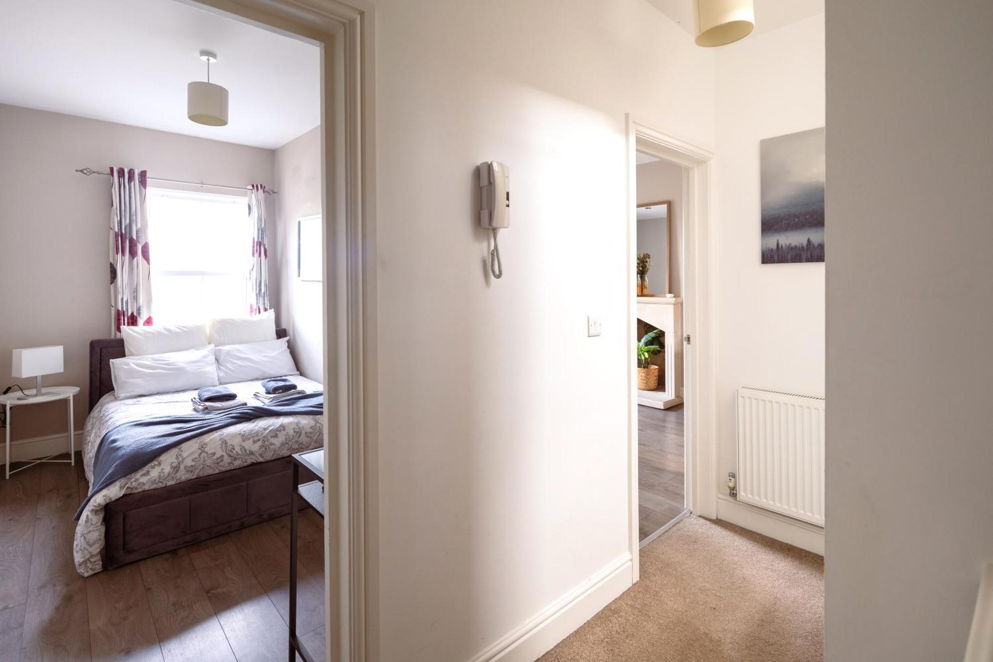 Family Home In Central Guildford With Parking Buitenkant foto