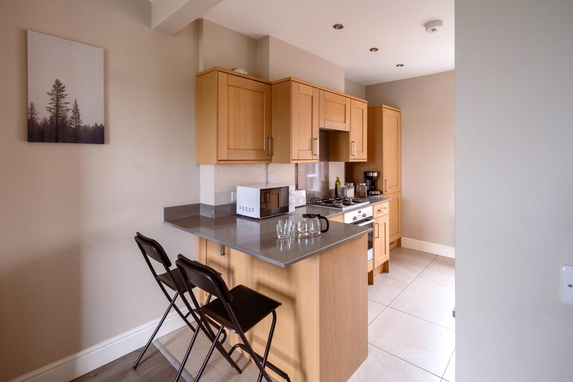 Family Home In Central Guildford With Parking Buitenkant foto